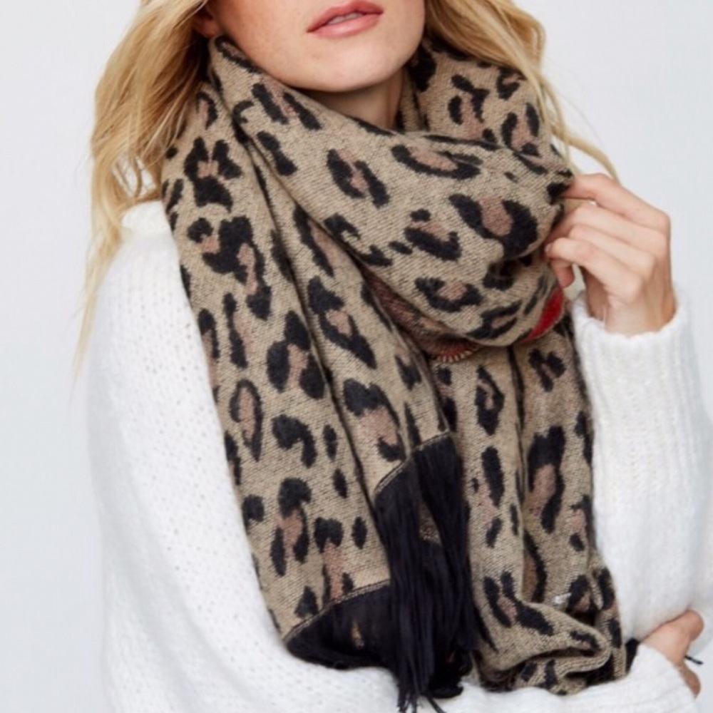 LAST Leopard Scarf - Picture 2 of 4